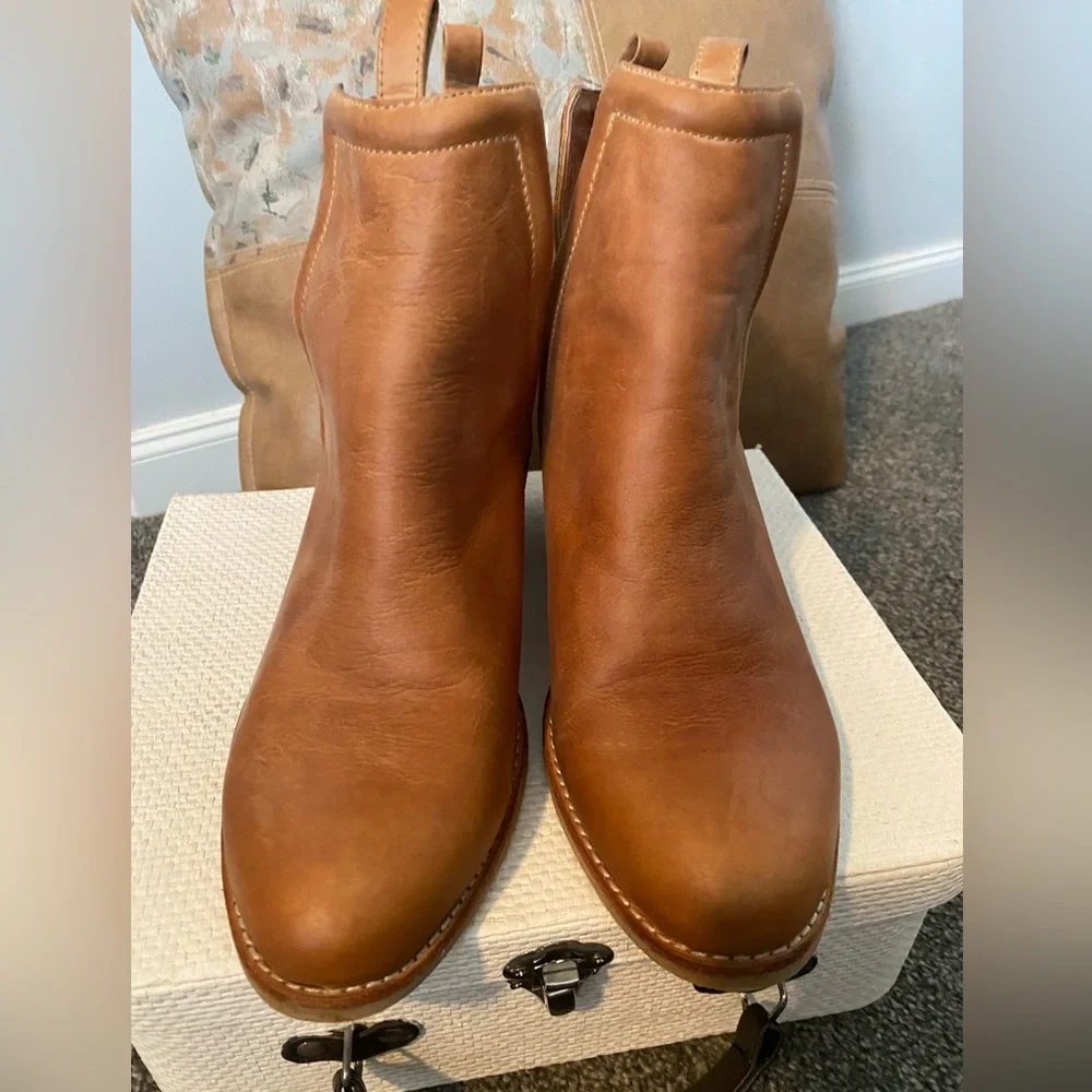 NWOT tan leather ankle boots by Jeffery Campbell - Picture 3 of 9